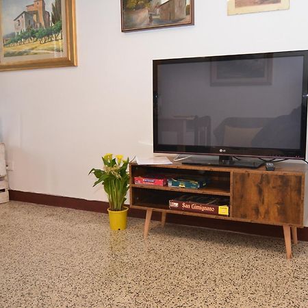 Appartamento Il Nespolo San Gimignano Exterior foto